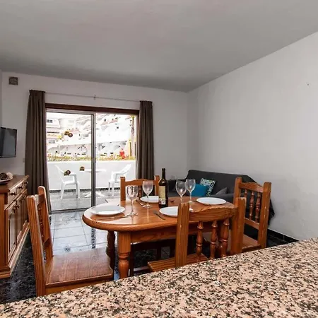 Floritas 21 - One Bed Ground Floor With Pool View Apartment *